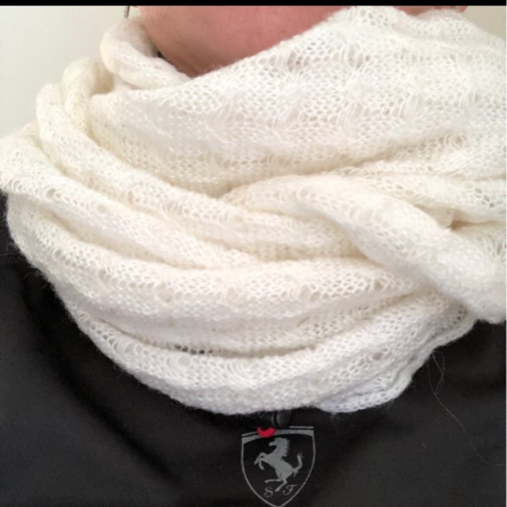 White very beatiful long scarf - Picture 2 of 7